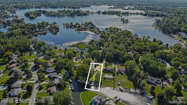 310 Pine Tree Rd Road, Lake Orion, MI 48362