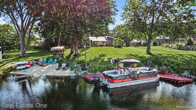310 Pine Tree Rd Road, Lake Orion, MI 48362