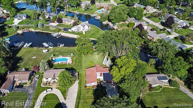 310 Pine Tree Rd Road, Lake Orion, MI 48362