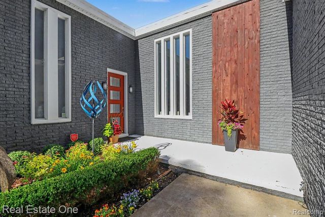 310 Pine Tree Rd Road, Lake Orion, MI 48362