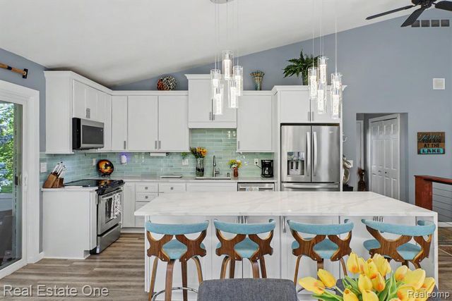 310 Pine Tree Rd Road, Lake Orion, MI 48362