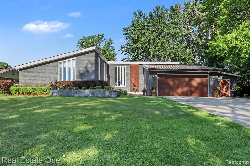 310 Pine Tree Rd Road, Lake Orion, MI 48362