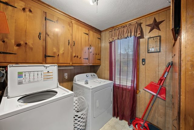 23 Twine Hurst Pl, Southbridge, MA 01550