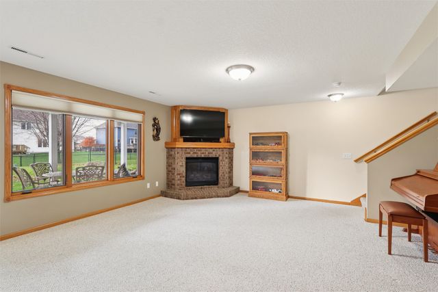 15714 Aurora Avenue, Urbandale, IA 50323