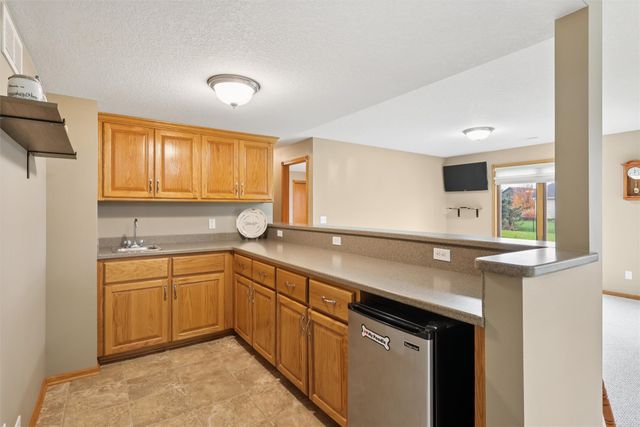 15714 Aurora Avenue, Urbandale, IA 50323