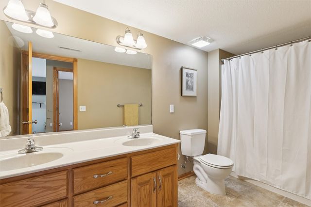 15714 Aurora Avenue, Urbandale, IA 50323