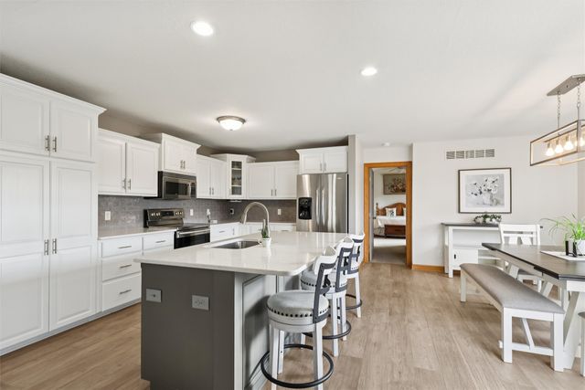 15714 Aurora Avenue, Urbandale, IA 50323