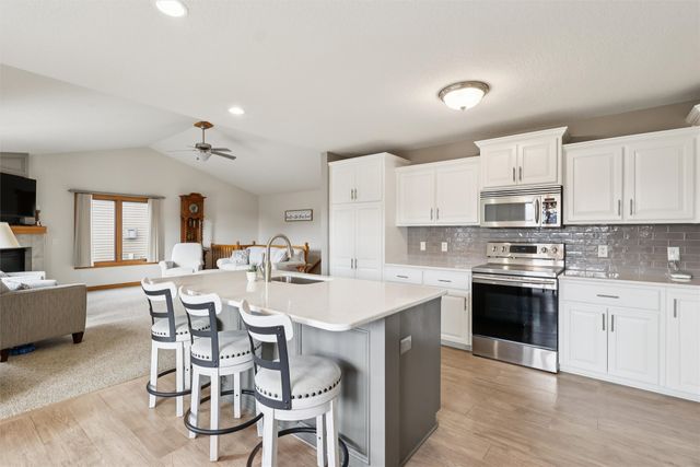 15714 Aurora Avenue, Urbandale, IA 50323