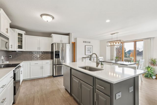 15714 Aurora Avenue, Urbandale, IA 50323