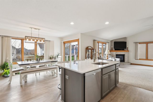 15714 Aurora Avenue, Urbandale, IA 50323