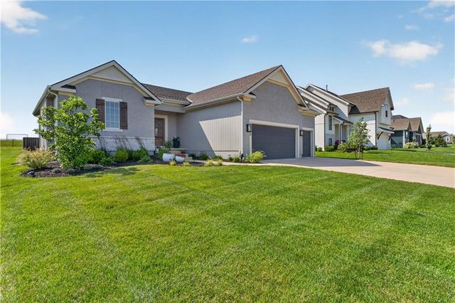 18702 Theden Street, Spring Hill, KS 66083