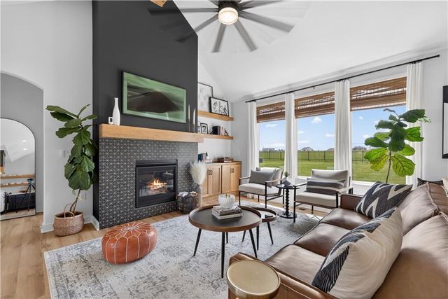 18702 Theden Street, Spring Hill, KS 66083