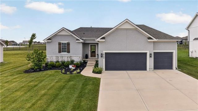 18702 Theden Street, Spring Hill, KS 66083
