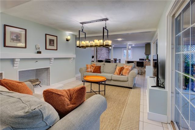 181 Heritage Drive, Warwick, RI 02818