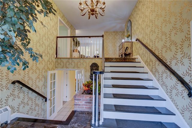 181 Heritage Drive, Warwick, RI 02818