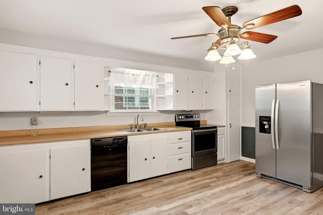 427 WOODBURY AVE, Martinsburg, WV 25404