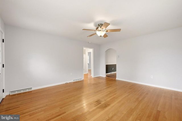 427 WOODBURY AVE, Martinsburg, WV 25404