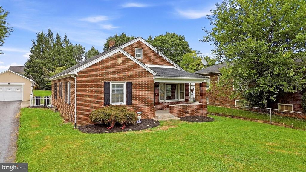427 WOODBURY AVE, Martinsburg, WV 25404
