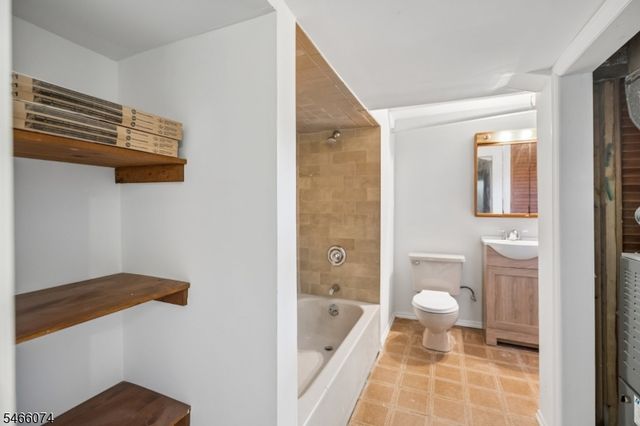 147 Kingston Rd, Parsippany-troy Hills Twp., NJ 07054