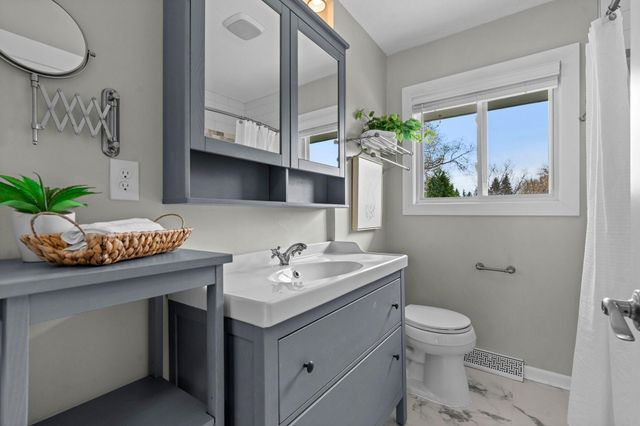 10631 Xavier Avenue S, Bloomington, MN 55437