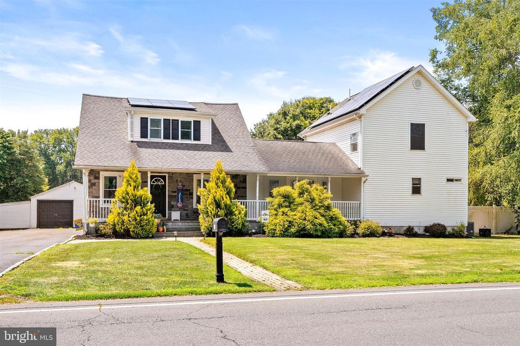 400 MONMOUTH ST, Hightstown, NJ 08520