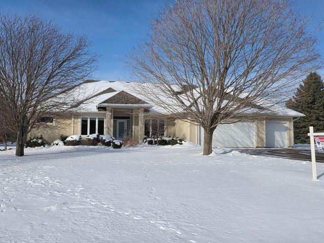 2631 Hawk Hill Lane SW, Rochester, MN 55902