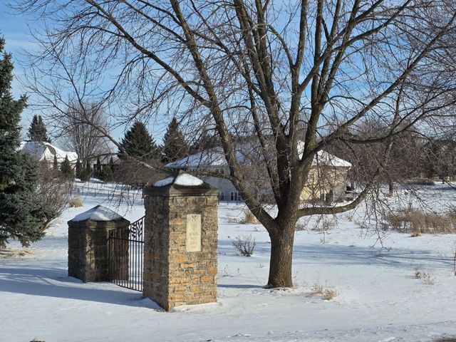 2631 Hawk Hill Lane SW, Rochester, MN 55902