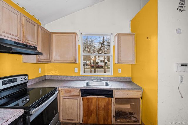 85 Norfleet Lane, Coram, NY 11727