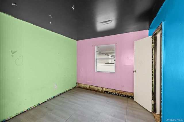 85 Norfleet Lane, Coram, NY 11727