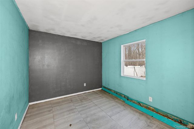 85 Norfleet Lane, Coram, NY 11727