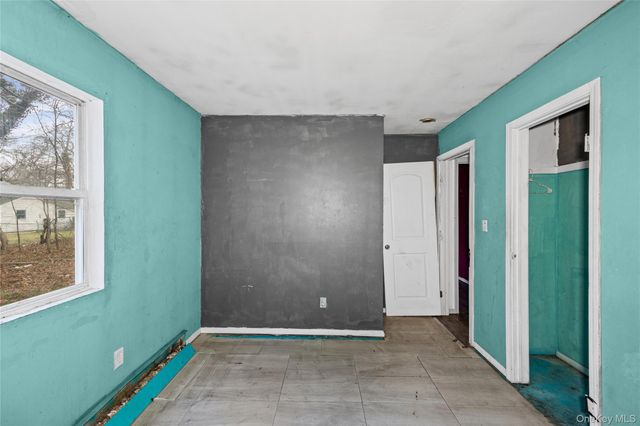 85 Norfleet Lane, Coram, NY 11727