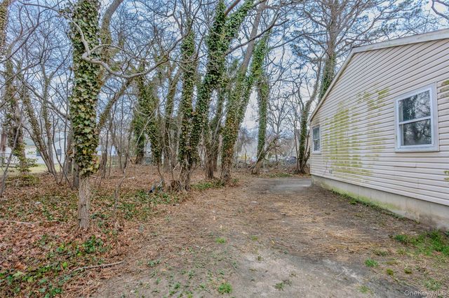 85 Norfleet Lane, Coram, NY 11727