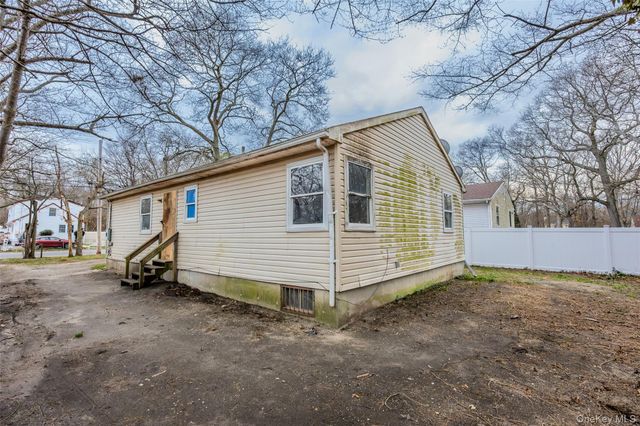 85 Norfleet Lane, Coram, NY 11727