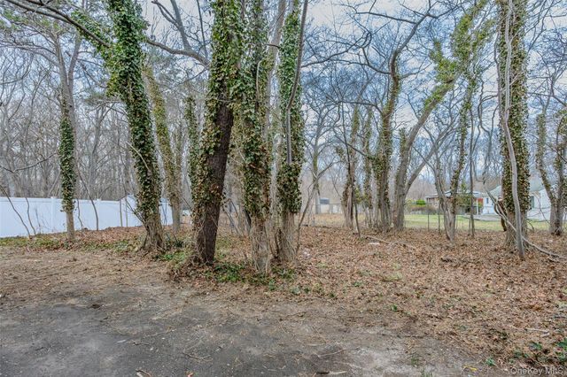 85 Norfleet Lane, Coram, NY 11727