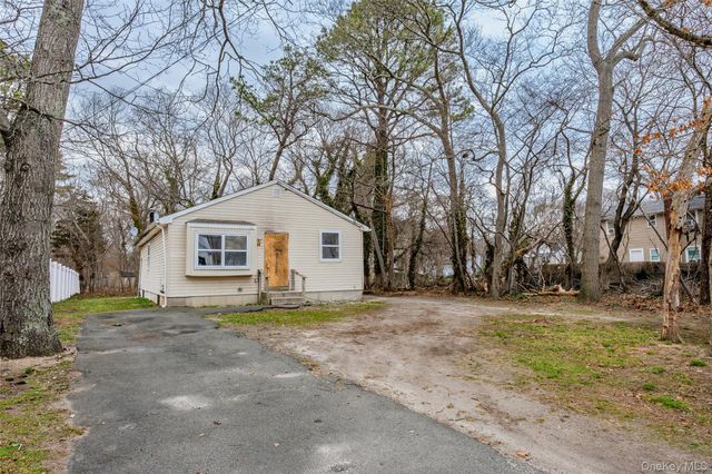 85 Norfleet Lane, Coram, NY 11727