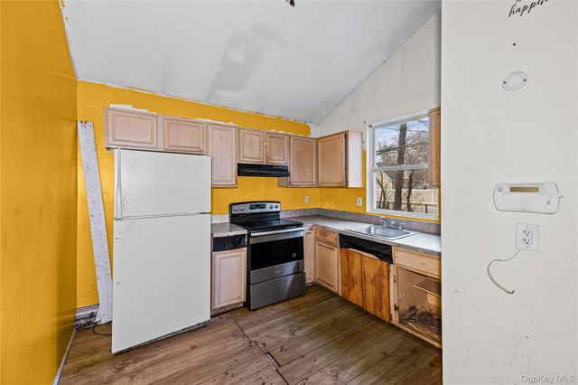 85 Norfleet Lane, Coram, NY 11727