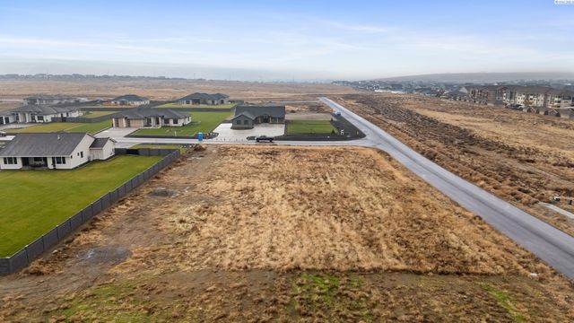 7203 Ambrosia St, Kennewick, WA 99338