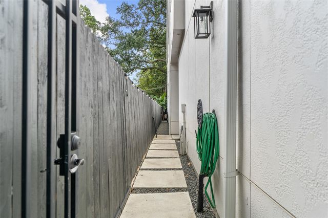 620 E 26th Street, Houston, TX 77008