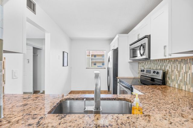 2865 SW 22nd Avenue 105, Delray Beach, FL 33445