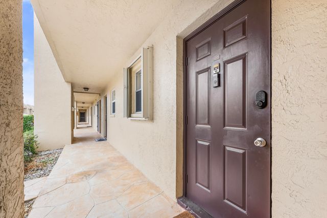 2865 SW 22nd Avenue 105, Delray Beach, FL 33445