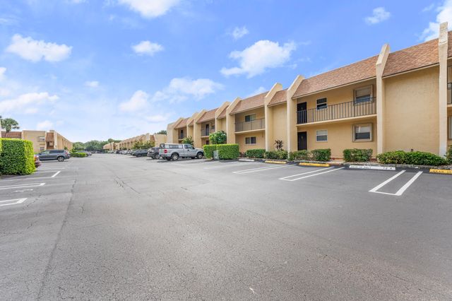 2865 SW 22nd Avenue 105, Delray Beach, FL 33445