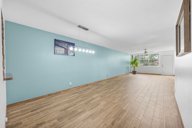 2865 SW 22nd Avenue 105, Delray Beach, FL 33445