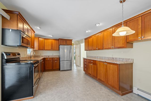 63 Morning Glory Lane, Hartford, VT 05088