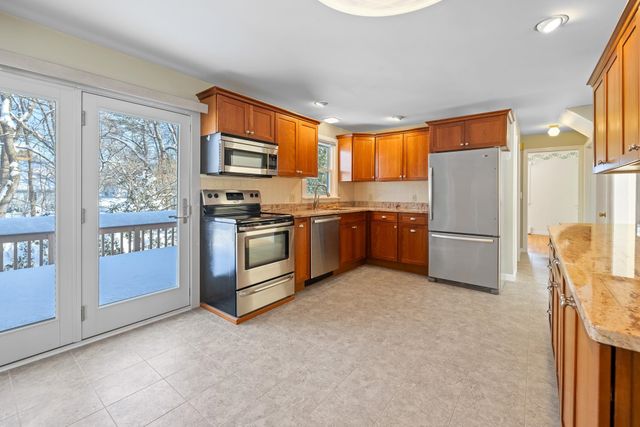 63 Morning Glory Lane, Hartford, VT 05088