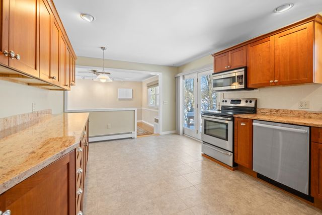 63 Morning Glory Lane, Hartford, VT 05088