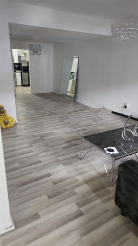 15115 NE 6th Ave 32, Miami, FL 33162