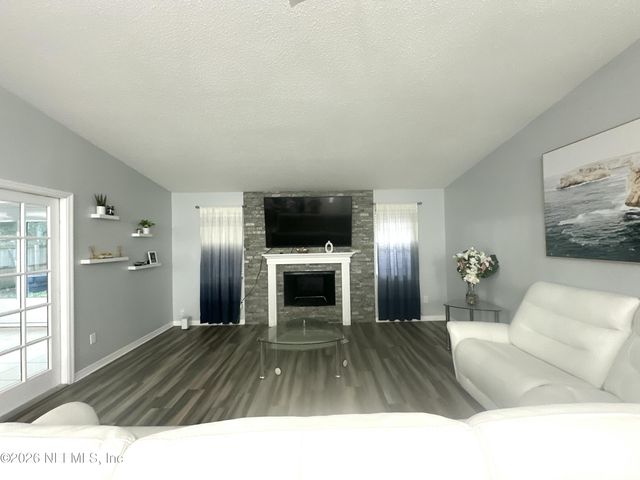 1516 DERRINGER Road, Jacksonville, FL 32225