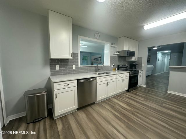 1516 DERRINGER Road, Jacksonville, FL 32225