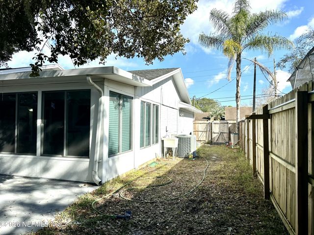 1516 DERRINGER Road, Jacksonville, FL 32225