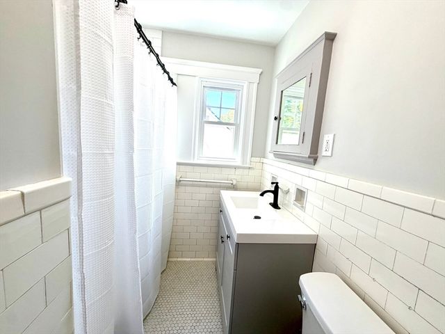 85 Barber Rd 1, Framingham, MA 01702